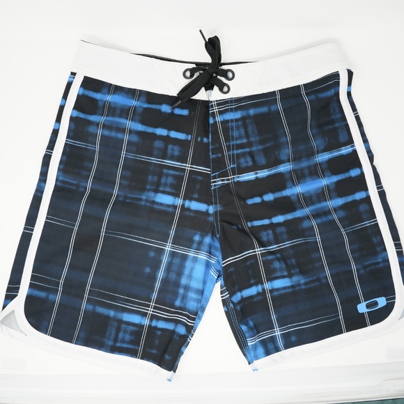 Oakley Other - Oakley Swim Trunks Board Shorts 19" 33 Oakley Other - Oakley Swim Trunks Board Shorts 19" 33